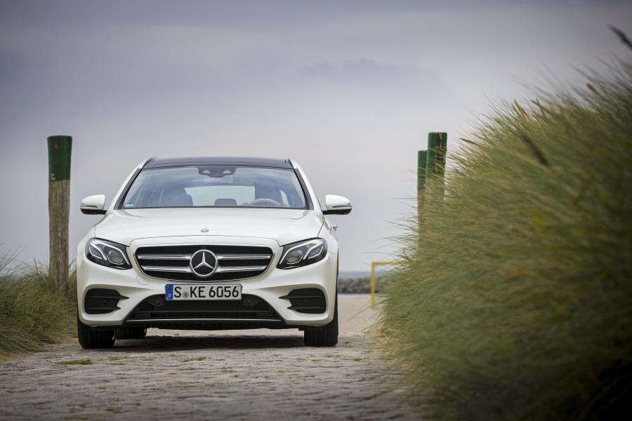  Mercedes-Benz E400 AMG Line Estate 2016 года  (фото 2 из 31)